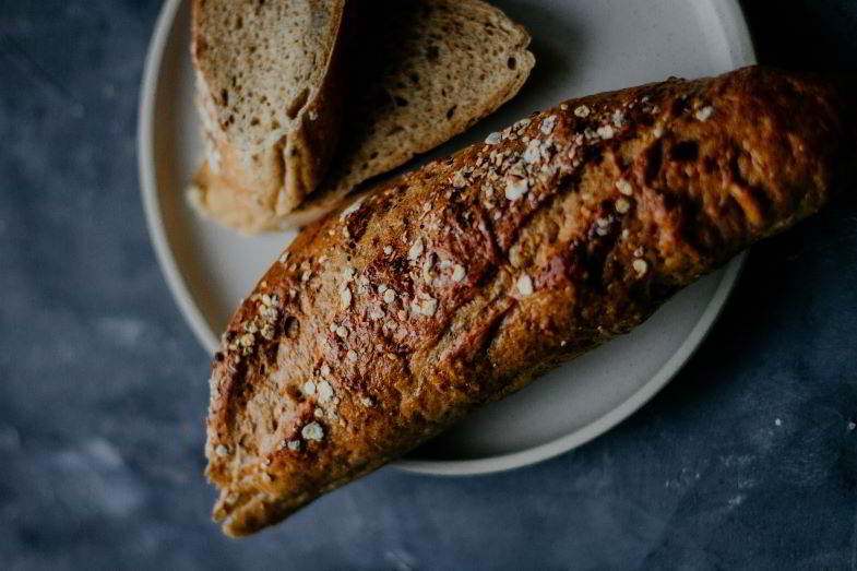 Pan con semillas de cáñamo sin cáscara