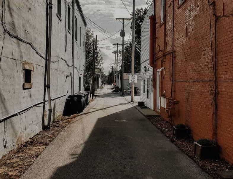 La entrada a una zona urbana degradada